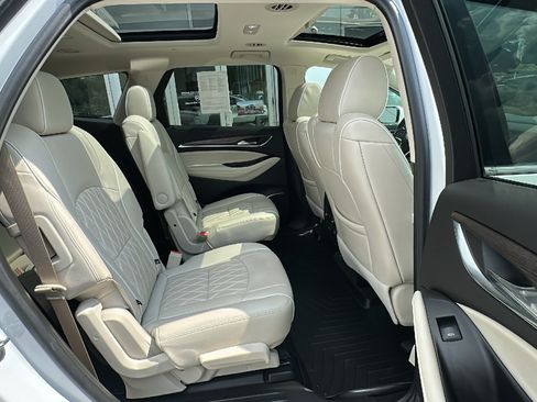 Used 2022 Buick Enclave Avenir w/ Avenir Technology Package AWD/4WD image 26