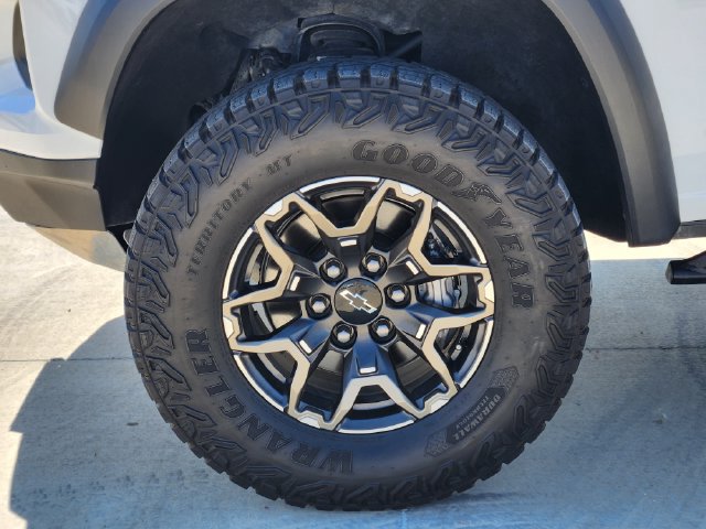 Used 2024 Chevrolet Colorado ZR2 w/ Safety Package AWD/4WD image 11