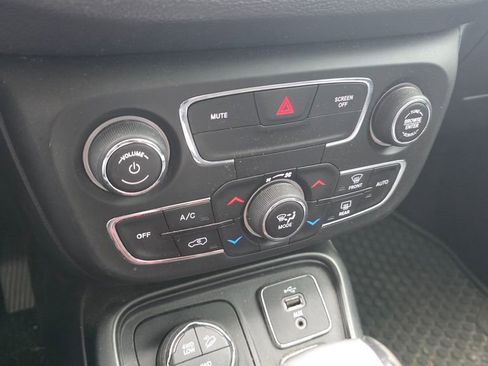 Used 2018 Jeep Compass Trailhawk w/ Popular Equipment Group AWD/4WD image 19