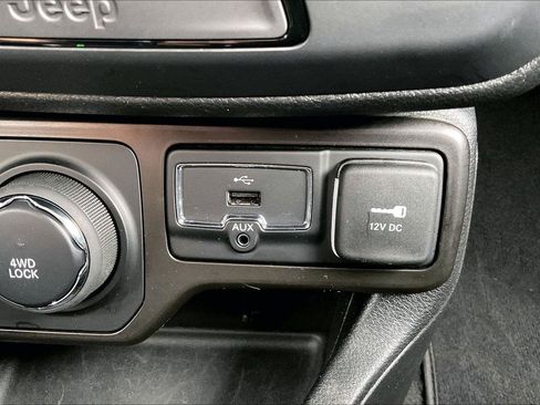 Used 2020 Jeep Renegade Sport w/ Sport Appearance Group AWD/4WD image 30