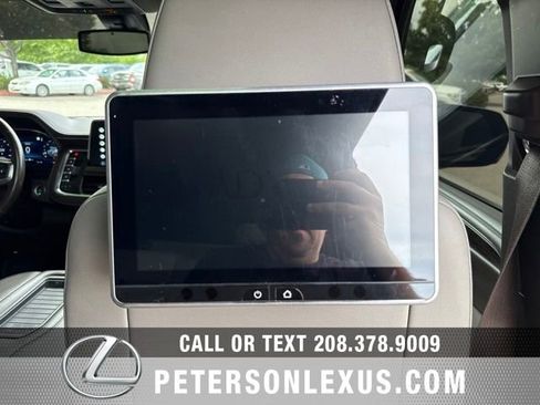 Used 2022 Chevrolet Suburban Z71 w/ Z71 Off-Road Package AWD/4WD image 19