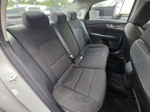 Used 2020 Kia Forte LXS FWD image 29