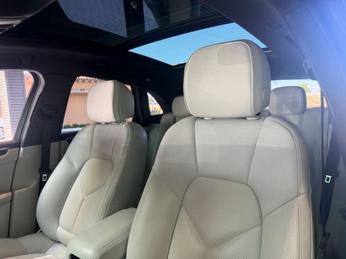Certified 2023 Porsche Macan AWD/4WD image 16