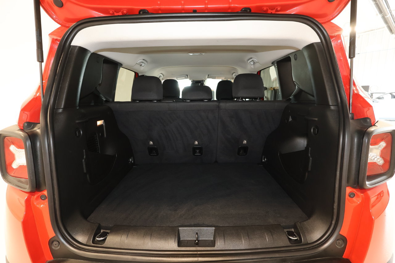 Used 2023 Jeep Renegade Latitude AWD/4WD image 25