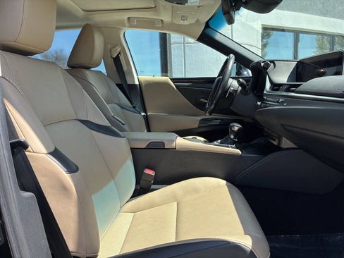 Used 2020 Lexus ES 300h w/ Premium Package FWD image 12