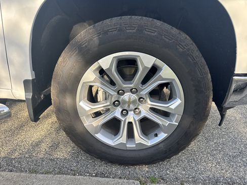 Used 2024 Chevrolet Silverado 1500 LTZ w/ LTZ Premium Package AWD/4WD image 12