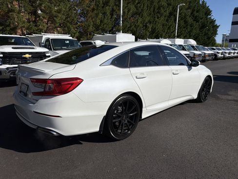 Used 2018 Honda Accord Sport image 10