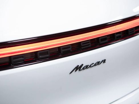 Certified 2025 Porsche Macan image 37