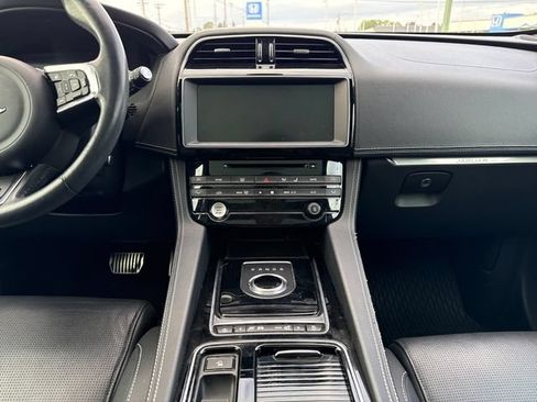 Used 2019 Jaguar F-PACE S AWD/4WD image 19