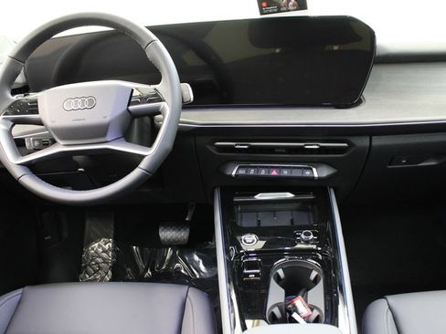 New 2026 Audi Q3 quattro 2.0T AWD/4WD image 9