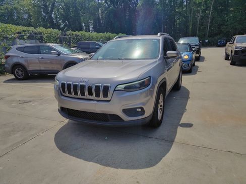 Used 2019 Jeep Cherokee Latitude w/ Popular Appearance Group AWD/4WD image 1