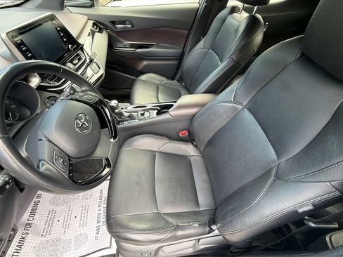 Used 2019 Toyota C-HR Limited FWD image 9