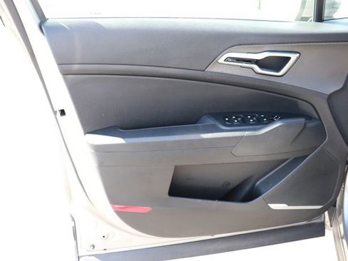 Used 2025 Kia Sportage LX FWD image 9