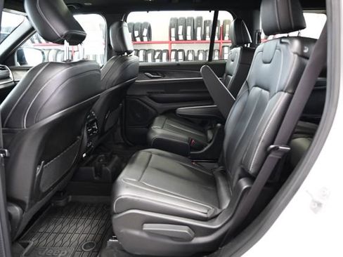 Used 2025 Jeep Grand Cherokee L Limited w/ Luxury Tech Group II image 12