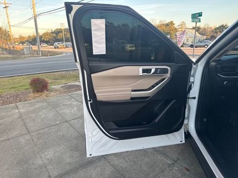 Used 2021 Ford Explorer XLT w/ Equipment Group 202A image 12