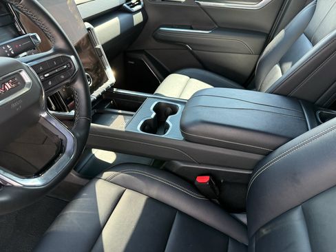 Used 2024 GMC Acadia Elevation AWD/4WD image 24