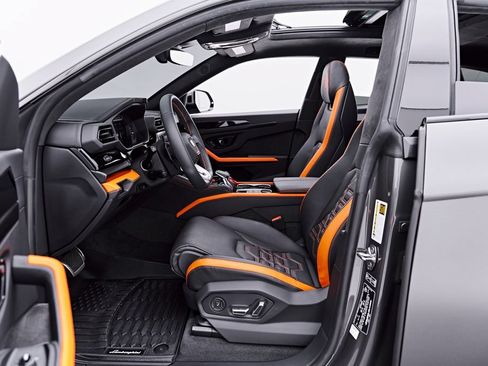 Used 2025 Lamborghini Urus Performante AWD/4WD image 48