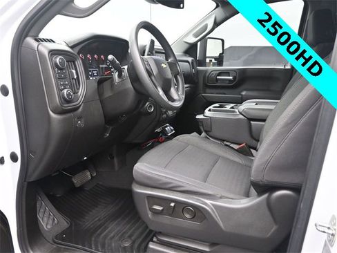 Used 2024 Chevrolet Silverado 2500 Custom w/ Custom Value Package image 6