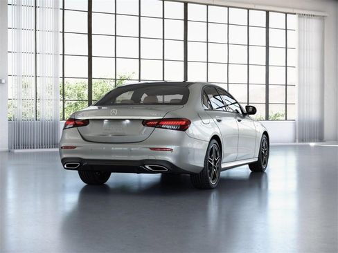 Certified 2022 Mercedes-Benz E 350 4MATIC Sedan image 24