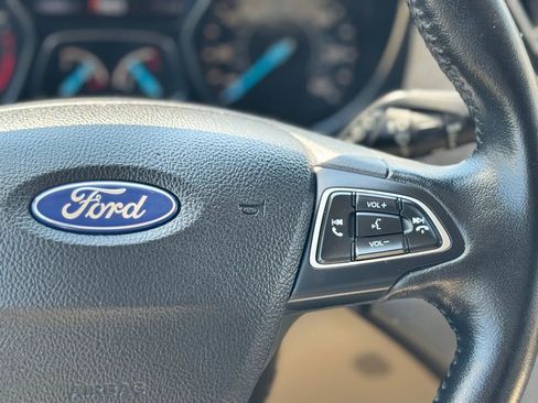 Used 2019 Ford Escape SEL image 31