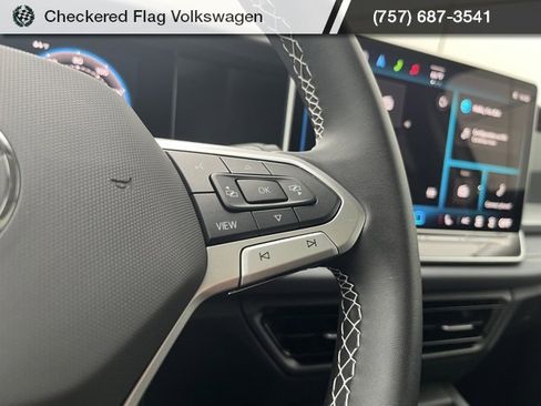 New 2025 Volkswagen Tiguan SE image 38