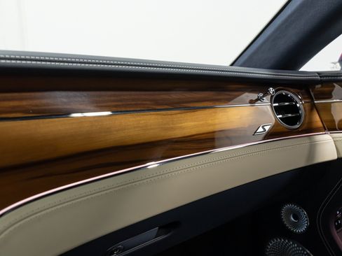 Used 2024 Bentley Continental GT V8 AWD/4WD image 49