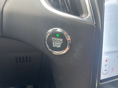 Used 2024 Ford Edge Titanium image 17