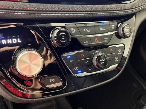 New 2027 Chrysler Pacifica Select FWD image 38