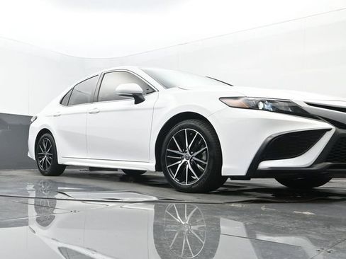Used 2023 Toyota Camry SE image 25