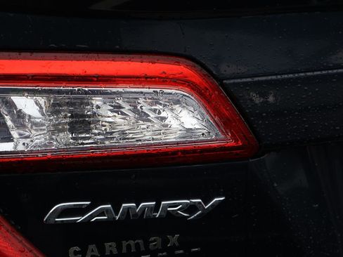 Used 2014 Toyota Camry SE FWD image 8