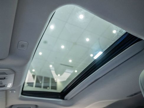 Certified 2025 Toyota Highlander XLE image 18