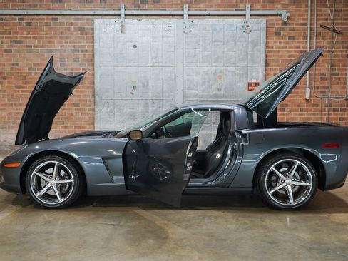 Used 2011 Chevrolet Corvette Coupe w/ Preferred Equipment Group RWD image 26