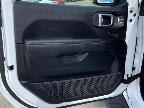 Used 2022 Jeep Wrangler Unlimited Sahara image 20