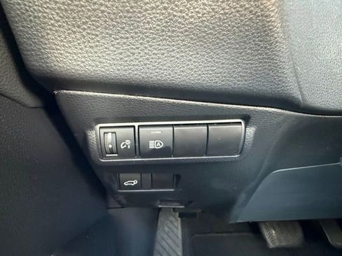 Used 2024 Toyota Corolla Cross XLE w/ Convenience Package image 17