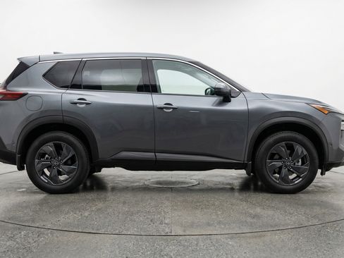 Used 2025 Nissan Rogue SV AWD/4WD image 11