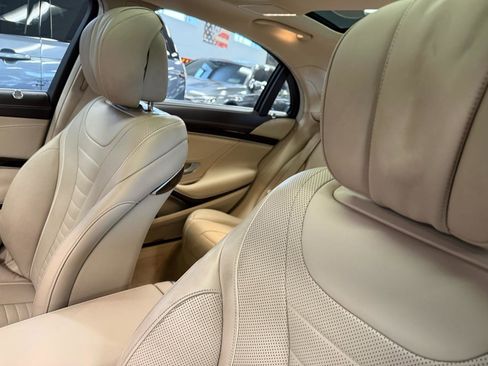 Used 2018 Mercedes-Benz S 560 4MATIC Sedan w/ Premium Package image 26