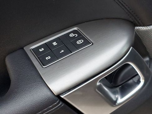 Used 2018 Land Rover Range Rover Sport SE image 25