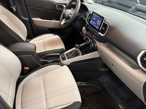 Used 2025 Hyundai Venue SEL FWD image 9