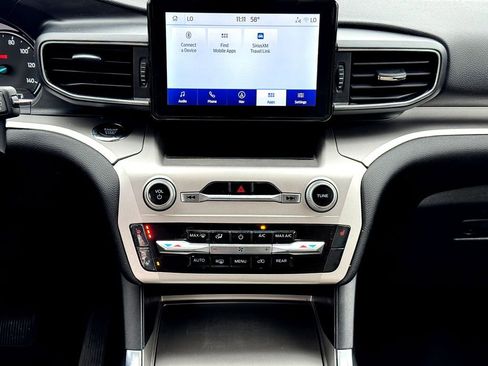 Used 2022 Ford Explorer XLT w/ Equipment Group 202A image 30