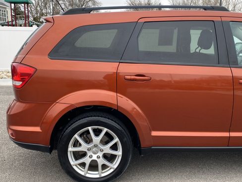 Used 2014 Dodge Journey SXT w/ Flexible Seating Group image 6