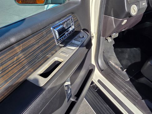 Used 2007 Lincoln Navigator 2WD image 12
