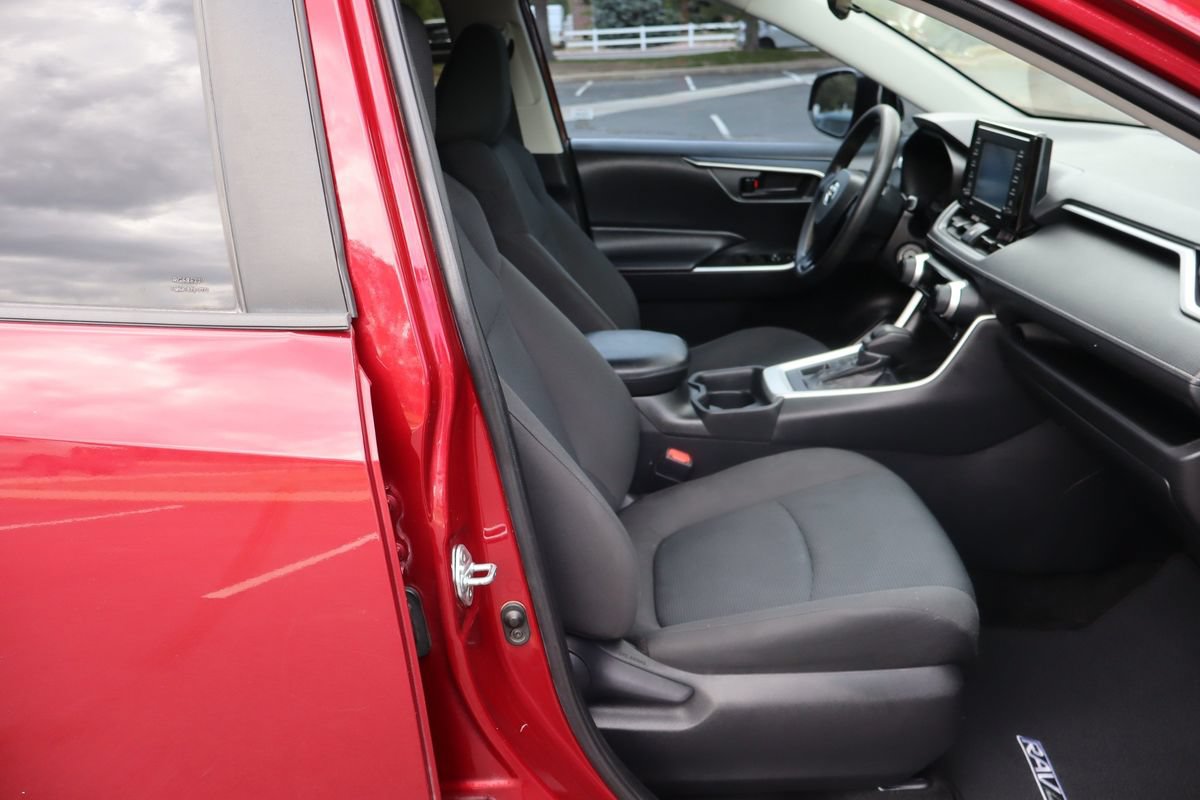 Used 2021 Toyota RAV4 LE w/ Carpet Mat Package (TMS) AWD/4WD image 22