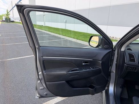 Used 2011 Mitsubishi Outlander Sport SE FWD image 27