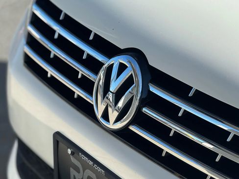 Used 2013 Volkswagen Passat TDI SE image 11