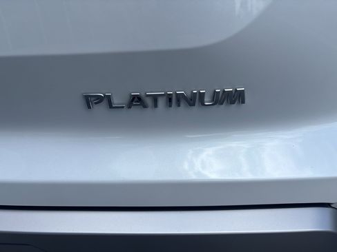 Used 2025 Nissan Pathfinder Platinum image 6