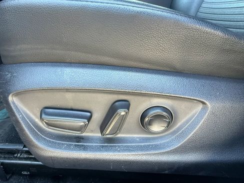 Used 2018 Toyota Camry SE w/ Convenience Package image 15