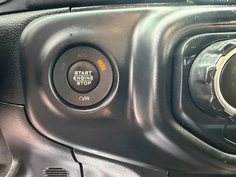 Used 2020 Jeep Gladiator Overland AWD/4WD image 19