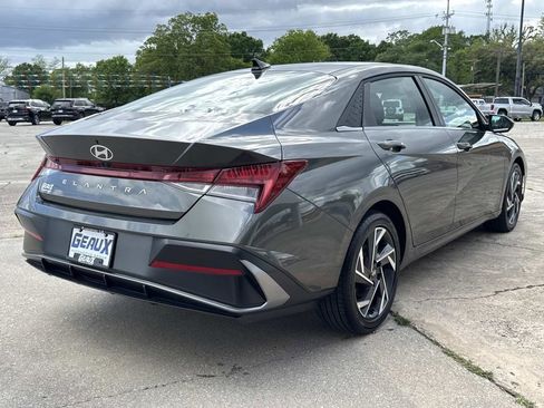 Used 2025 Hyundai Elantra SEL image 13