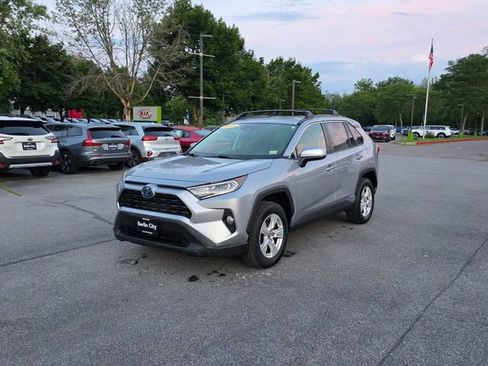Used 2019 Toyota RAV4 XLE w/ Convenience Package AWD/4WD image 4