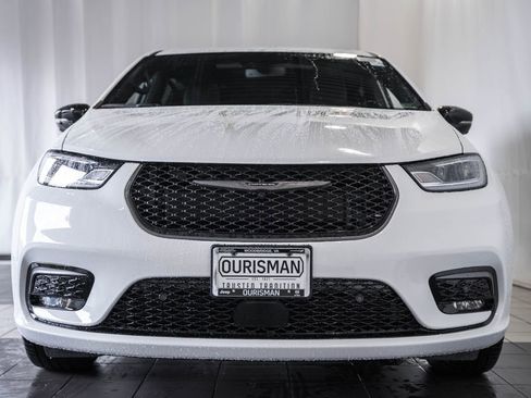 New 2026 Chrysler Pacifica Select image 2